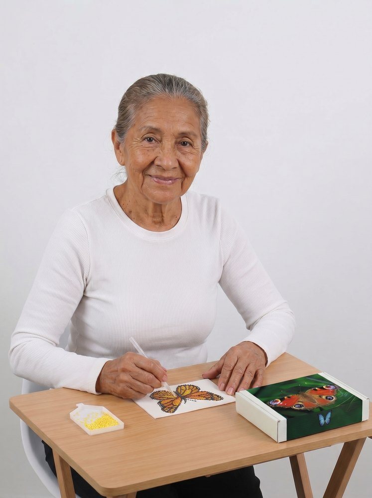 Mujer pintando un lienzo de mariposa con gemas